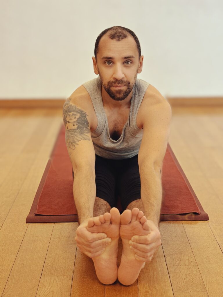 Alessio-Spinelli-Paschimottanasana