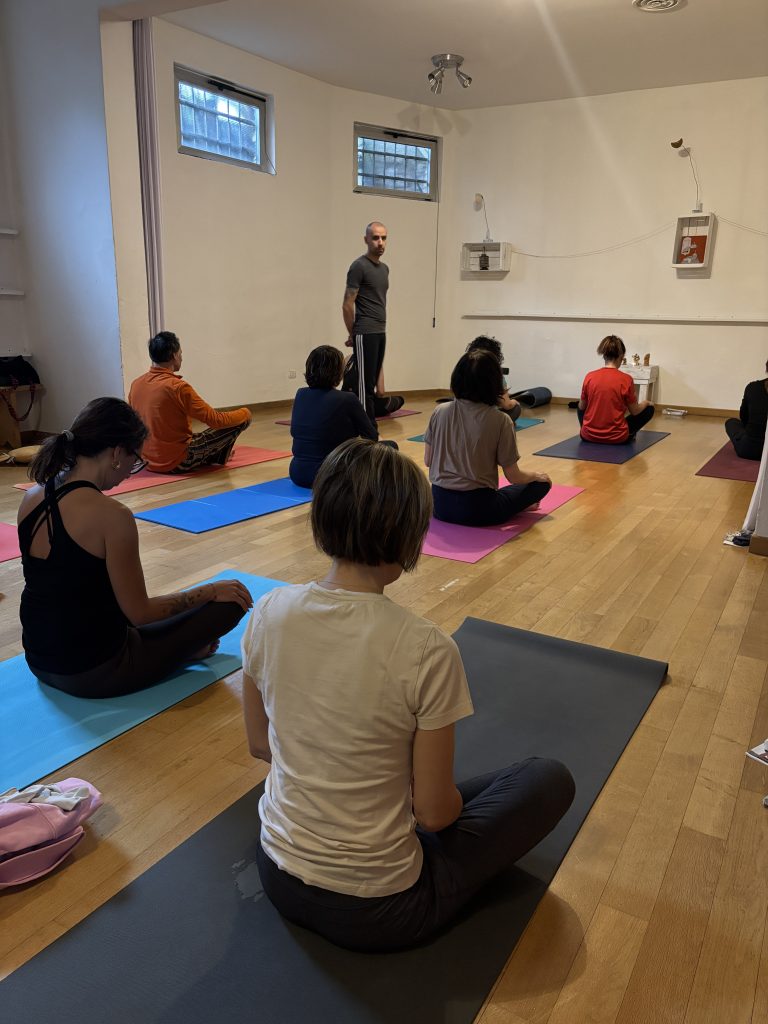 Lezione di Ashtanga Yoga a Vigevano